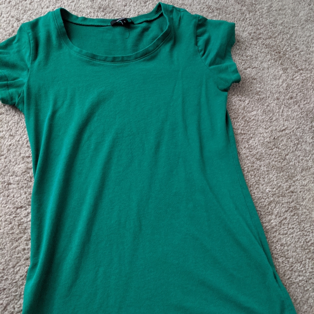 Plain green tee shirt.